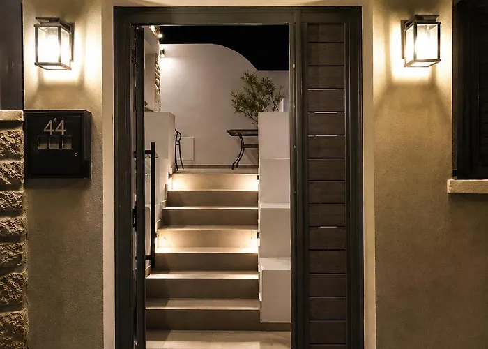 Angelouda'S House - Traditional Stone 2 Bedroom Home In Karystos Center